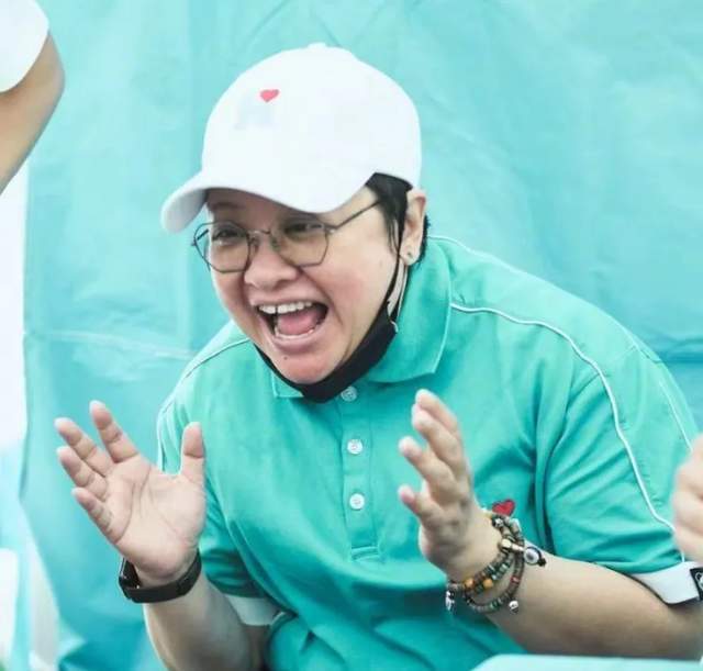 多位明星为香港火灾捐款！韩红基金拿出一千万，SM韩团捐出25万