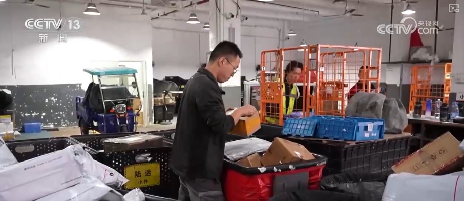 从民生服务到产业赋能多视角观察1800亿件快递背后“含金量”“含智量”