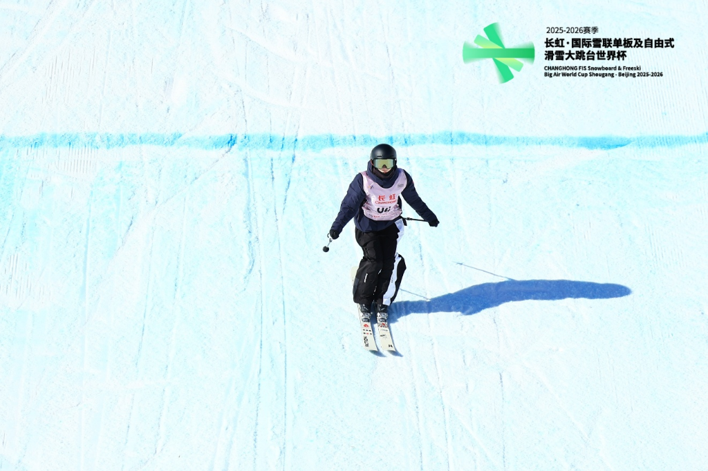 北京站自由式滑雪大跳台预赛 中国女将刘梦婷、韩林杉晋级决赛