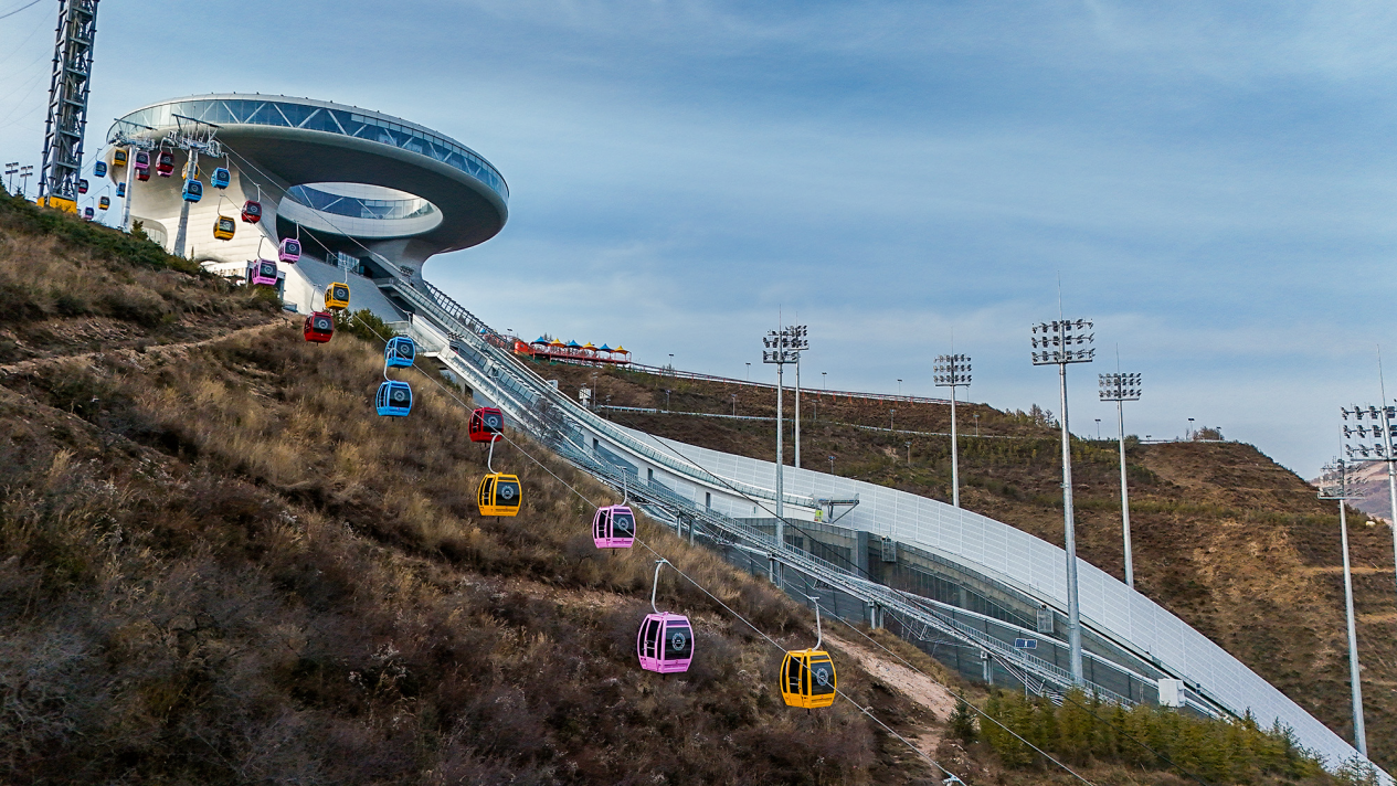 央视网消息“这两天，我们带孩子来张家口旅游了一趟，看看大境门、雪如意，尝尝莜面鱼、羊蝎子，感觉这趟体验远超预期。”近日，